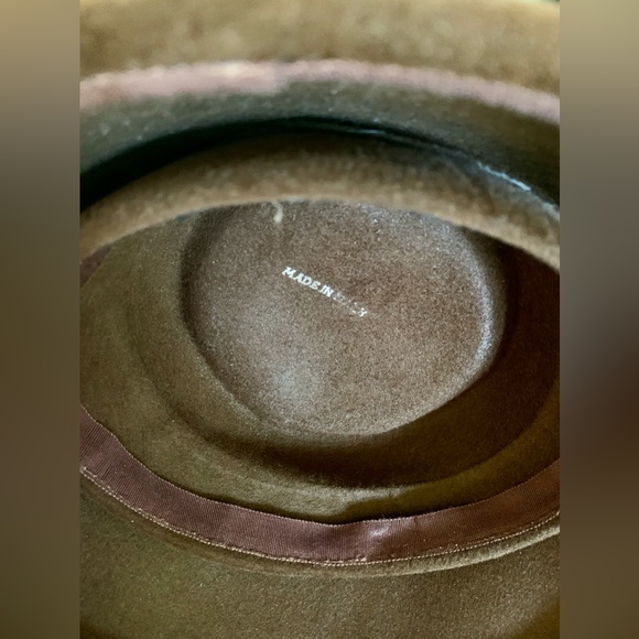 Down Turned Ribbon and Velvet Embellished brim Brown Felted Vintage Hat (1940s) - Picture 9 of 11